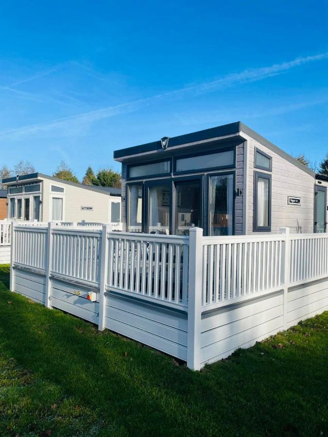 Brians Lodge With Hot Tub Pocklington Eksteriør billede